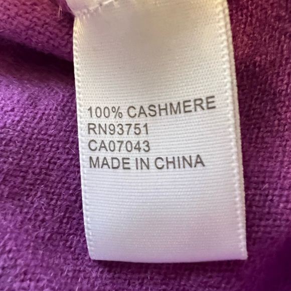 100% Cashmere Turtleneck - Picture 4 of 4